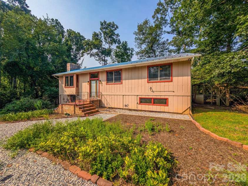 328 Wooded Valley Lane, Burnsville, NC 28714.  MLS# CAR4409092, YatesRealty ID 44933. 