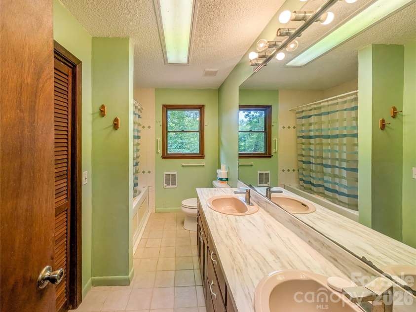 328 Wooded Valley Lane, Burnsville, NC 28714.  MLS# CAR4409092, YatesRealty ID 44933. 