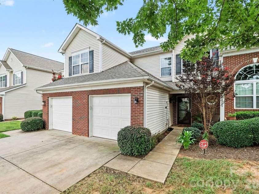 12058 Stratfield Place Circle, Pineville, NC 28134.  MLS# CAR4414924, YatesRealty ID 44936. 