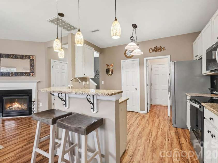 12058 Stratfield Place Circle, Pineville, NC 28134.  MLS# CAR4414924, YatesRealty ID 44936. 