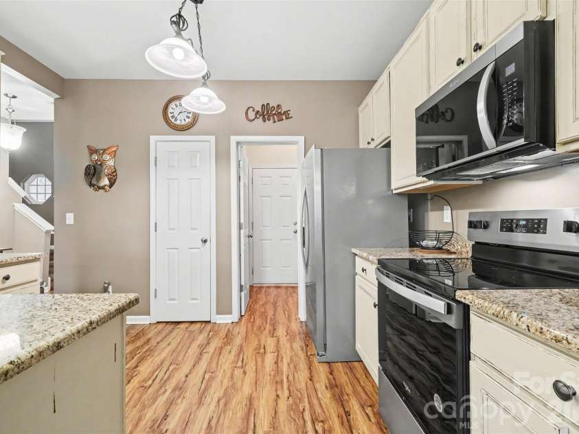 12058 Stratfield Place Circle, Pineville, NC 28134.  MLS# CAR4414924, YatesRealty ID 44936. 
