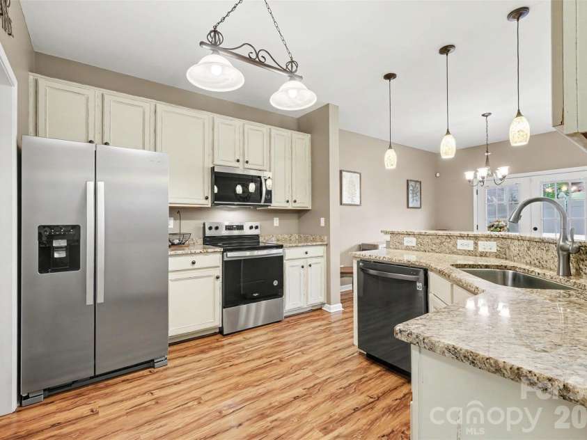 12058 Stratfield Place Circle, Pineville, NC 28134.  MLS# CAR4414924, YatesRealty ID 44936. 