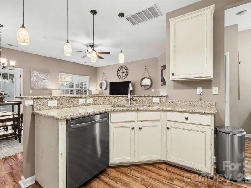 12058 Stratfield Place Circle, Pineville, NC 28134.  MLS# CAR4414924, YatesRealty ID 44936. 
