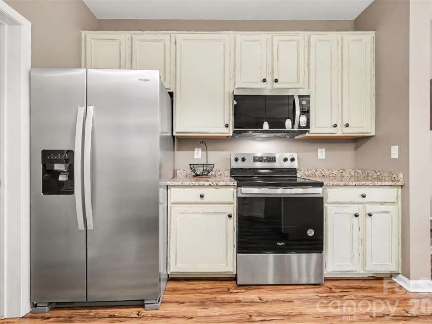 12058 Stratfield Place Circle, Pineville, NC 28134.  MLS# CAR4414924, YatesRealty ID 44936. 