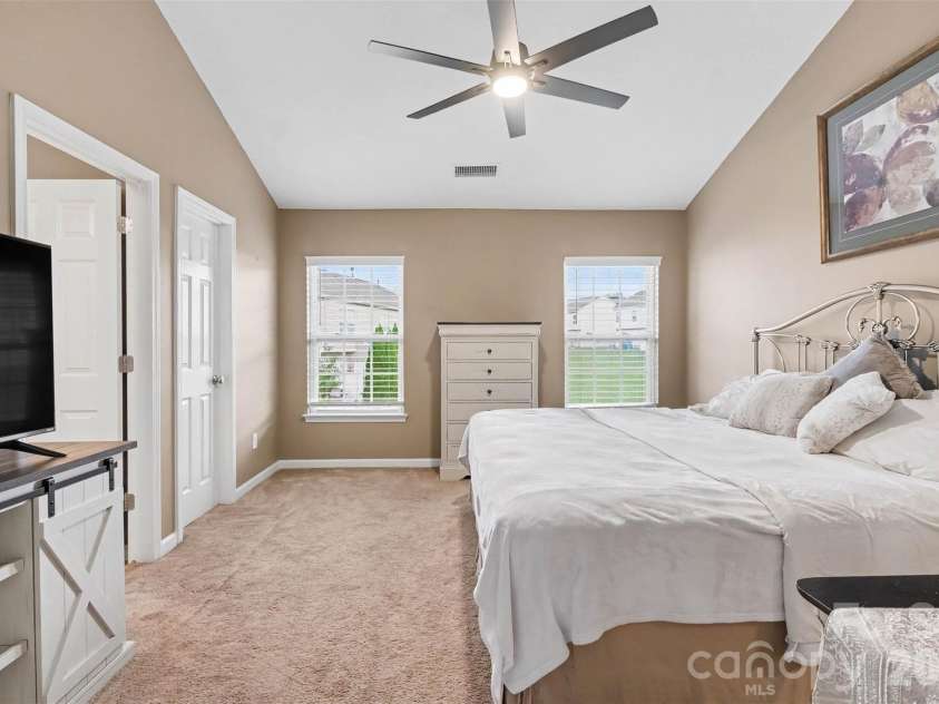 12058 Stratfield Place Circle, Pineville, NC 28134.  MLS# CAR4414924, YatesRealty ID 44936. 