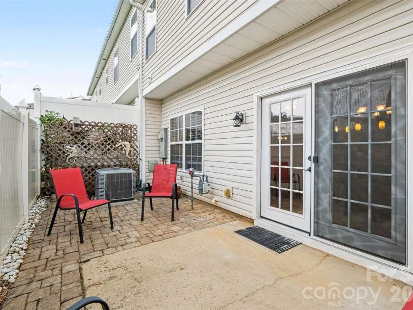 12058 Stratfield Place Circle, Pineville, NC 28134.  MLS# CAR4414924, YatesRealty ID 44936. 