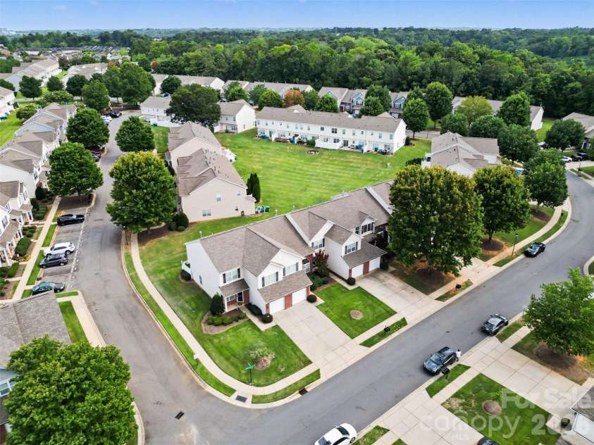 12058 Stratfield Place Circle, Pineville, NC 28134.  MLS# CAR4414924, YatesRealty ID 44936. 