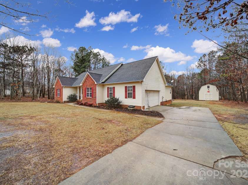 1055 Cedar Hills Lane, Lancaster, SC 29720.  MLS# CAR4211939, YatesRealty ID 4494. 