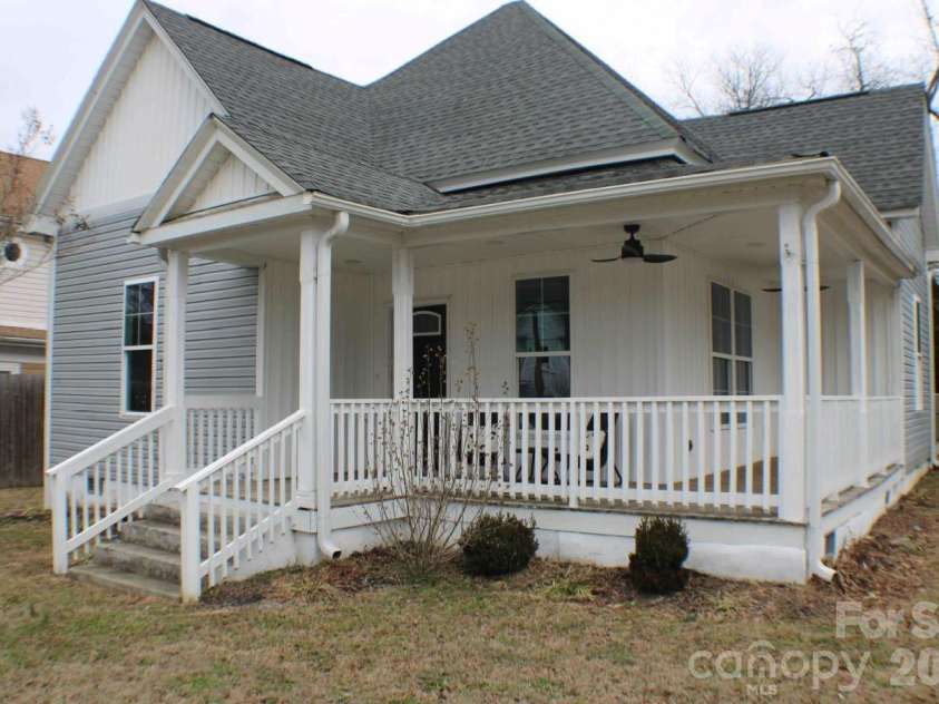 128 College Street, Chester, SC 29706.  MLS# CAR4345939, YatesRealty ID 4494. 