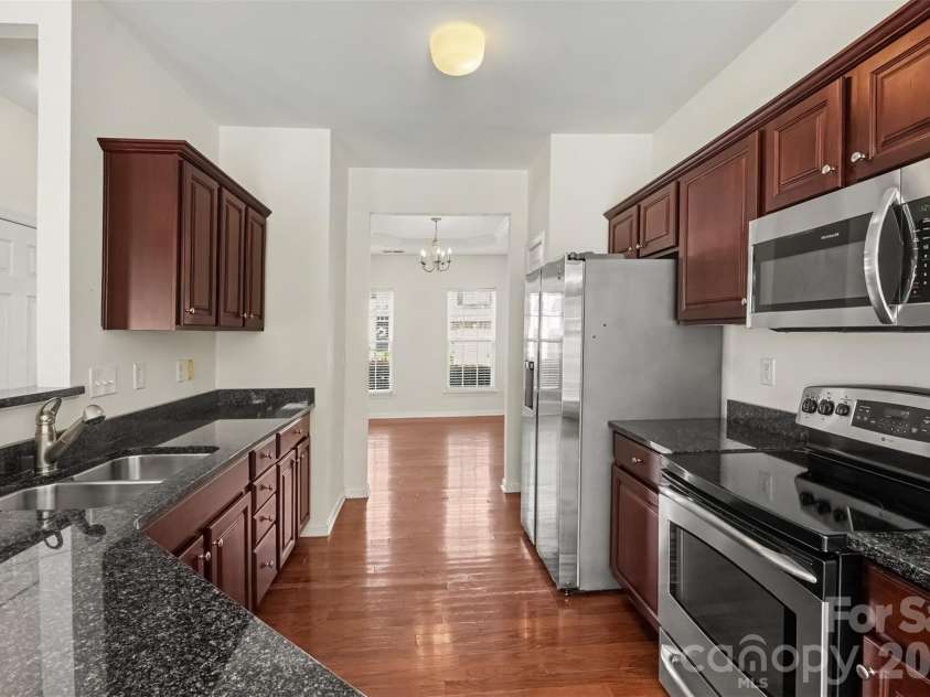12111 Windy Rock Way, Charlotte, NC 28273.  MLS# CAR4415294, YatesRealty ID 44941. Newer Kitchen appliances
