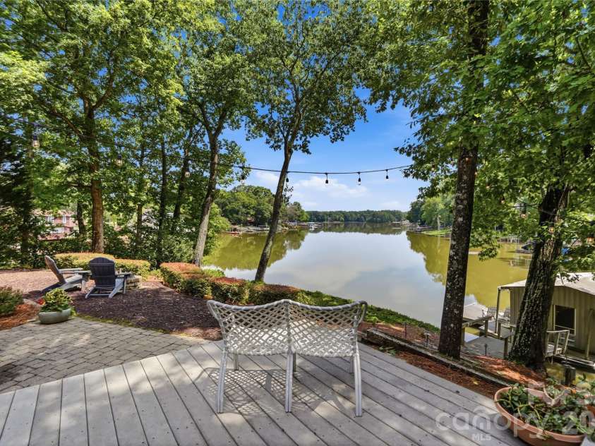 1075 Lakefront Woods Drive, Belmont, NC 28012.  MLS# CAR4402621, YatesRealty ID 44942. 