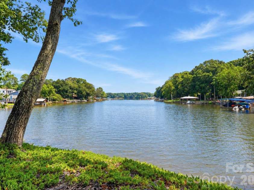 1075 Lakefront Woods Drive, Belmont, NC 28012.  MLS# CAR4402621, YatesRealty ID 44942. 