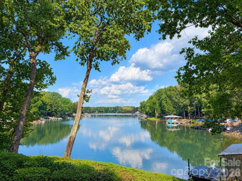 1075 Lakefront Woods Drive, Belmont, NC 28012.  MLS# CAR4402621, YatesRealty ID 44942. 