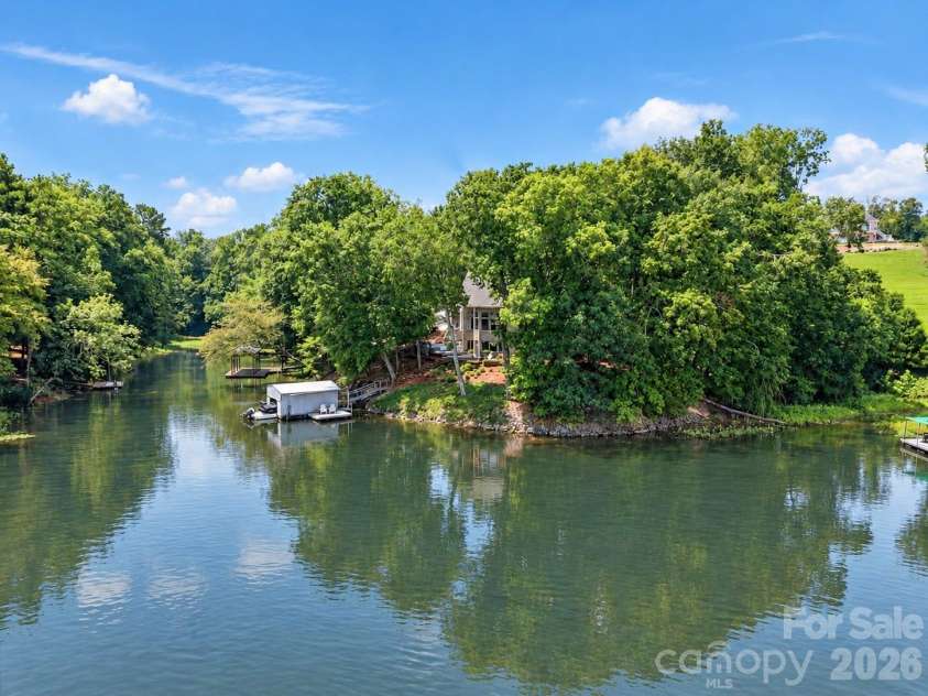 1075 Lakefront Woods Drive, Belmont, NC 28012.  MLS# CAR4402621, YatesRealty ID 44942. 