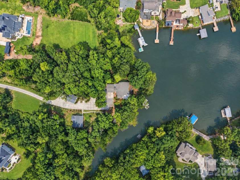 1075 Lakefront Woods Drive, Belmont, NC 28012.  MLS# CAR4402621, YatesRealty ID 44942. 