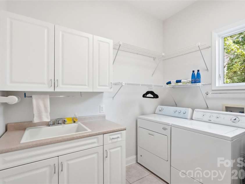 1075 Lakefront Woods Drive, Belmont, NC 28012.  MLS# CAR4402621, YatesRealty ID 44942. Spacious main level laundry with sink