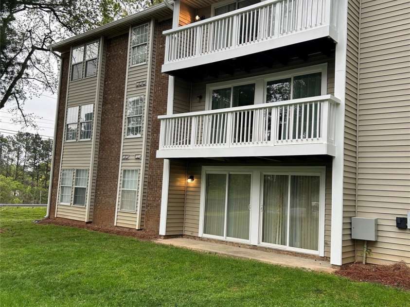 1645 Arlyn Circle, Charlotte, NC 28213.  MLS# CAR4404772, YatesRealty ID 44948. Back of bldg