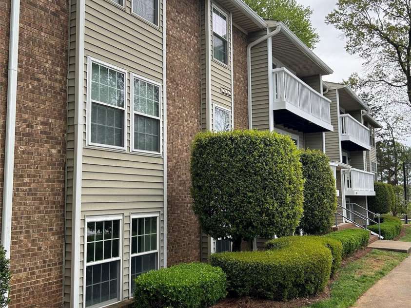 1645 Arlyn Circle, Charlotte, NC 28213.  MLS# CAR4404772, YatesRealty ID 44948. Front side view