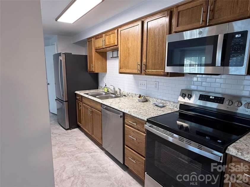 1645 Arlyn Circle, Charlotte, NC 28213.  MLS# CAR4404772, YatesRealty ID 44948. Kitchen