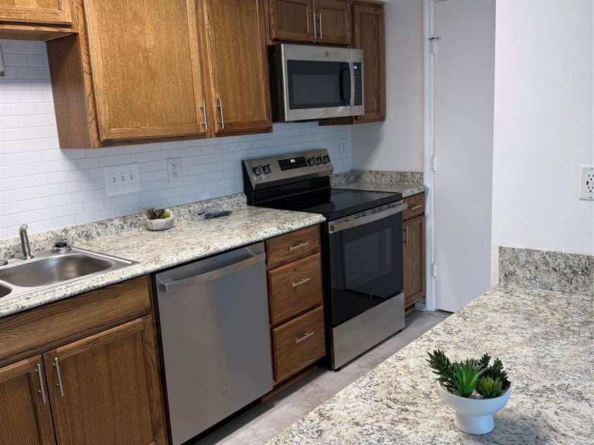 1645 Arlyn Circle, Charlotte, NC 28213.  MLS# CAR4404772, YatesRealty ID 44948. Kitchen