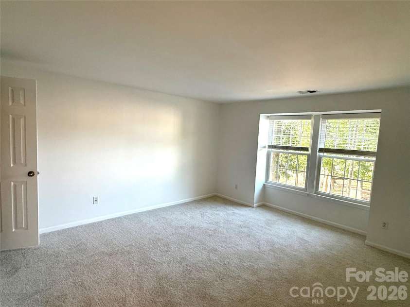 1645 Arlyn Circle, Charlotte, NC 28213.  MLS# CAR4404772, YatesRealty ID 44948. Main bedroom