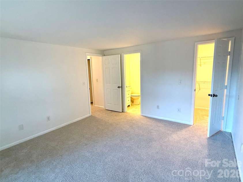 1645 Arlyn Circle, Charlotte, NC 28213.  MLS# CAR4404772, YatesRealty ID 44948. Main bedroom
