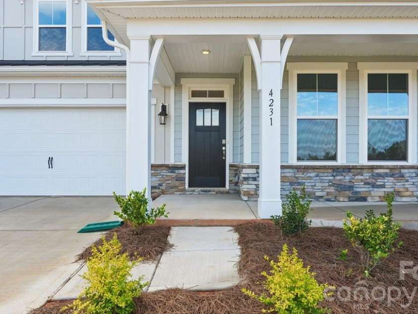 4231 Round Table Drive, Gastonia, NC 28056.  MLS# CAR4346201, YatesRealty ID 4495. 