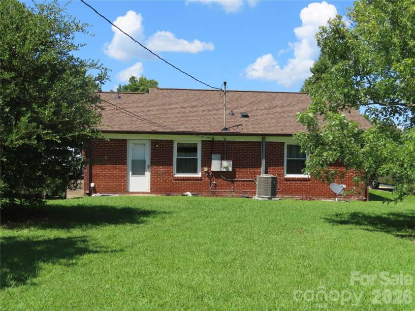 1170 Parkmont Lane, Rock Hill, SC 29730.  MLS# CAR4413651, YatesRealty ID 44950. 