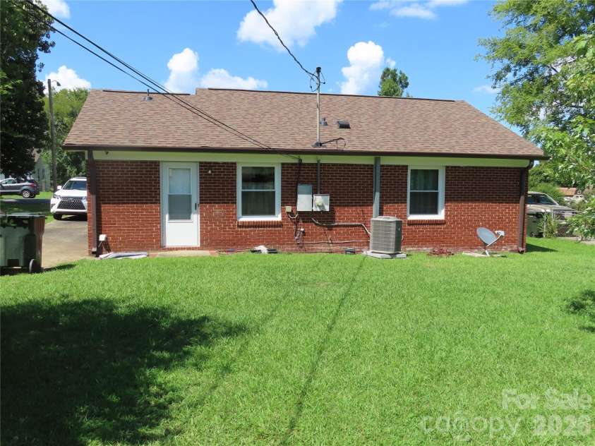 1170 Parkmont Lane, Rock Hill, SC 29730.  MLS# CAR4413651, YatesRealty ID 44950. 