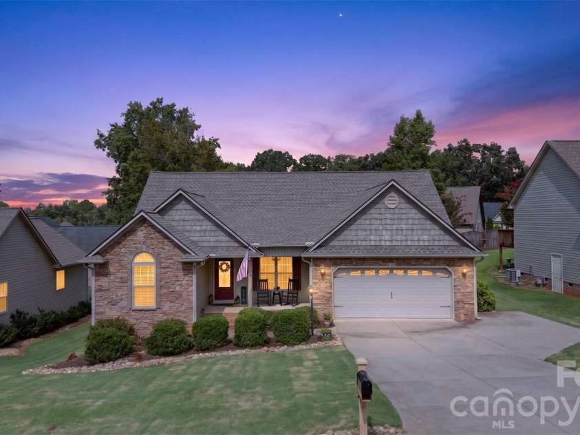846 Affirmed Drive, Boiling Springs, SC 29316.  MLS# CAR4414338, YatesRealty ID 44951. 