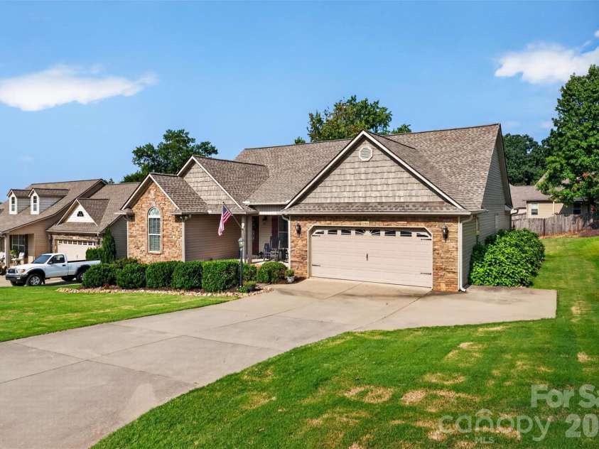 846 Affirmed Drive, Boiling Springs, SC 29316.  MLS# CAR4414338, YatesRealty ID 44951. 