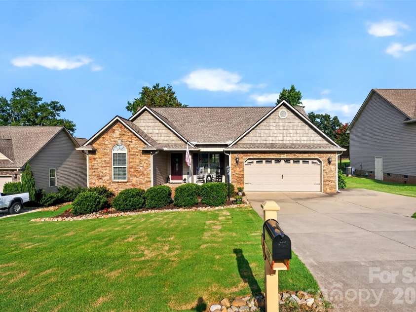 846 Affirmed Drive, Boiling Springs, SC 29316.  MLS# CAR4414338, YatesRealty ID 44951. 
