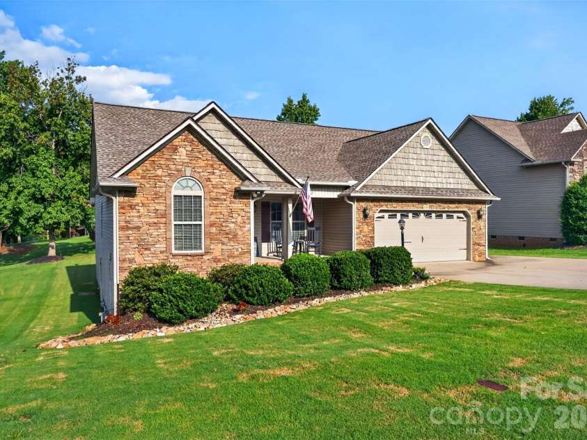 846 Affirmed Drive, Boiling Springs, SC 29316.  MLS# CAR4414338, YatesRealty ID 44951. 