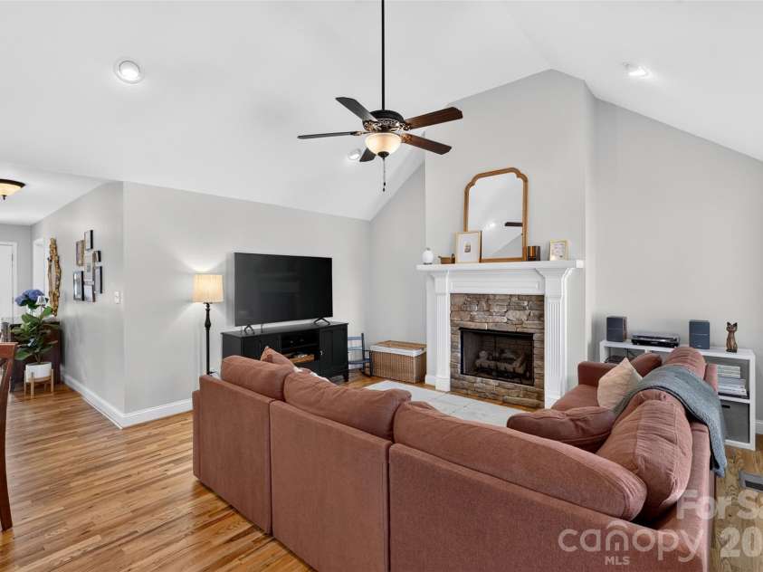 846 Affirmed Drive, Boiling Springs, SC 29316.  MLS# CAR4414338, YatesRealty ID 44951. 