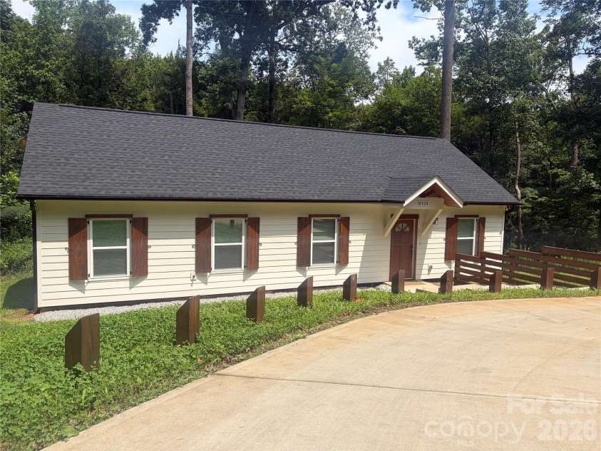 6524 Mintbrook Drive, Mint Hill, NC 28227.  MLS# CAR4415376, YatesRealty ID 44958. 