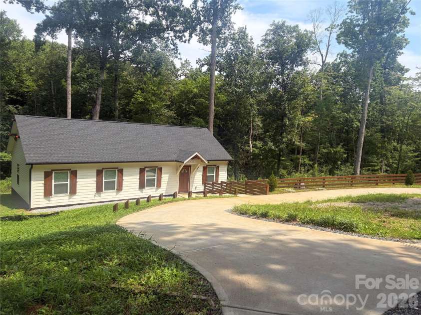 6524 Mintbrook Drive, Mint Hill, NC 28227.  MLS# CAR4415376, YatesRealty ID 44958. 