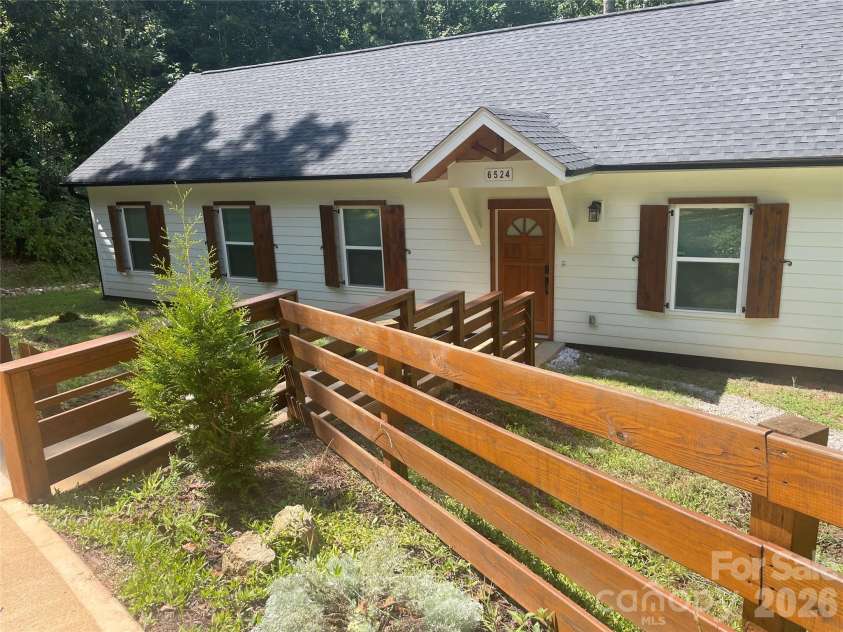 6524 Mintbrook Drive, Mint Hill, NC 28227.  MLS# CAR4415376, YatesRealty ID 44958. 