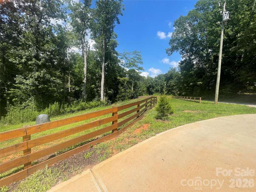6524 Mintbrook Drive, Mint Hill, NC 28227.  MLS# CAR4415376, YatesRealty ID 44958. 