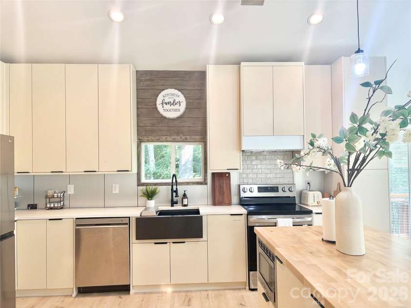 6524 Mintbrook Drive, Mint Hill, NC 28227.  MLS# CAR4415376, YatesRealty ID 44958. 