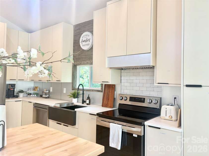6524 Mintbrook Drive, Mint Hill, NC 28227.  MLS# CAR4415376, YatesRealty ID 44958. 
