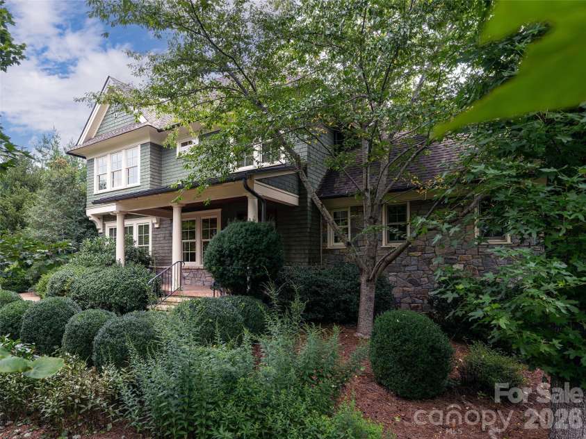 39 Beadle Lane, Asheville, NC 28803.  MLS# CAR4415544, YatesRealty ID 44959. 