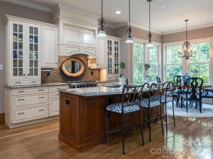 39 Beadle Lane, Asheville, NC 28803.  MLS# CAR4415544, YatesRealty ID 44959. 