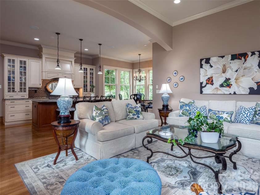 39 Beadle Lane, Asheville, NC 28803.  MLS# CAR4415544, YatesRealty ID 44959. 