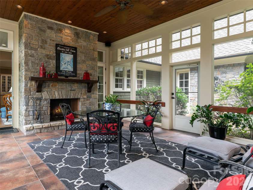 39 Beadle Lane, Asheville, NC 28803.  MLS# CAR4415544, YatesRealty ID 44959. 