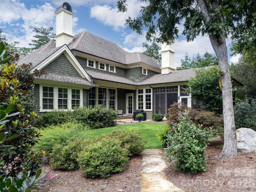 39 Beadle Lane, Asheville, NC 28803.  MLS# CAR4415544, YatesRealty ID 44959. 