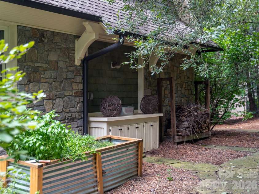 39 Beadle Lane, Asheville, NC 28803.  MLS# CAR4415544, YatesRealty ID 44959. 