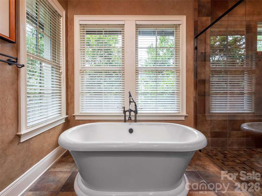39 Beadle Lane, Asheville, NC 28803.  MLS# CAR4415544, YatesRealty ID 44959. 
