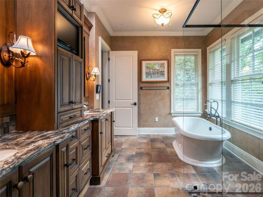 39 Beadle Lane, Asheville, NC 28803.  MLS# CAR4415544, YatesRealty ID 44959. 