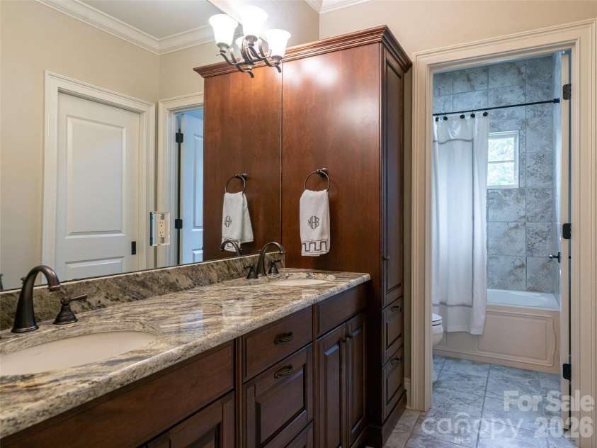 39 Beadle Lane, Asheville, NC 28803.  MLS# CAR4415544, YatesRealty ID 44959. 