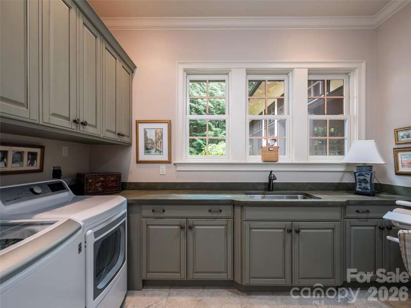 39 Beadle Lane, Asheville, NC 28803.  MLS# CAR4415544, YatesRealty ID 44959. 